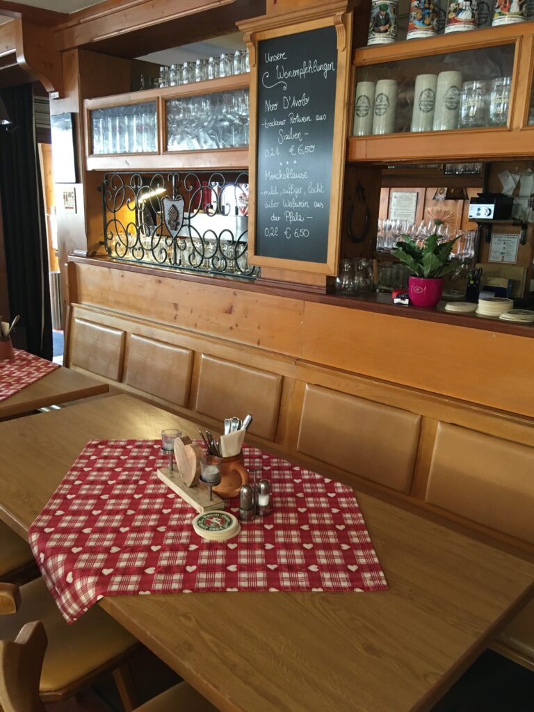 Bauerntanz-Tresen-B1-768×1024 (1)