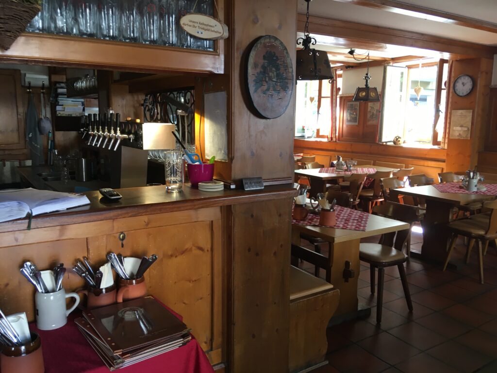 Bauerntanz-Tresen-B2-1024×768 (1)