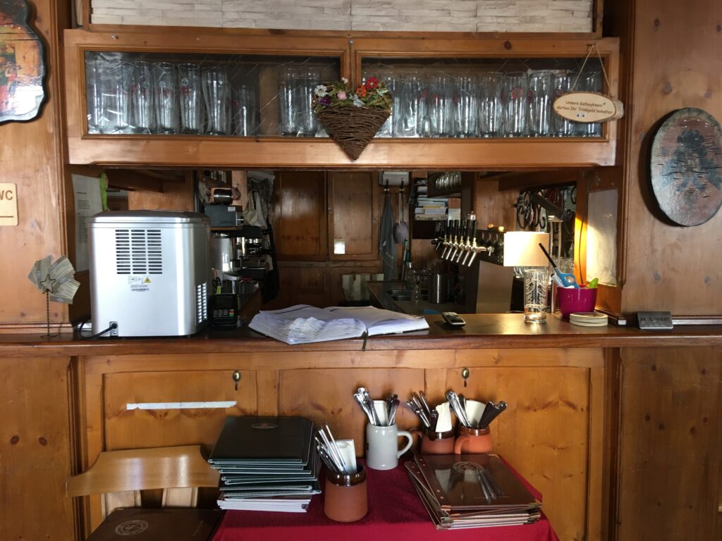 Bauerntanz-Tresen-B3-1024×768 (1)